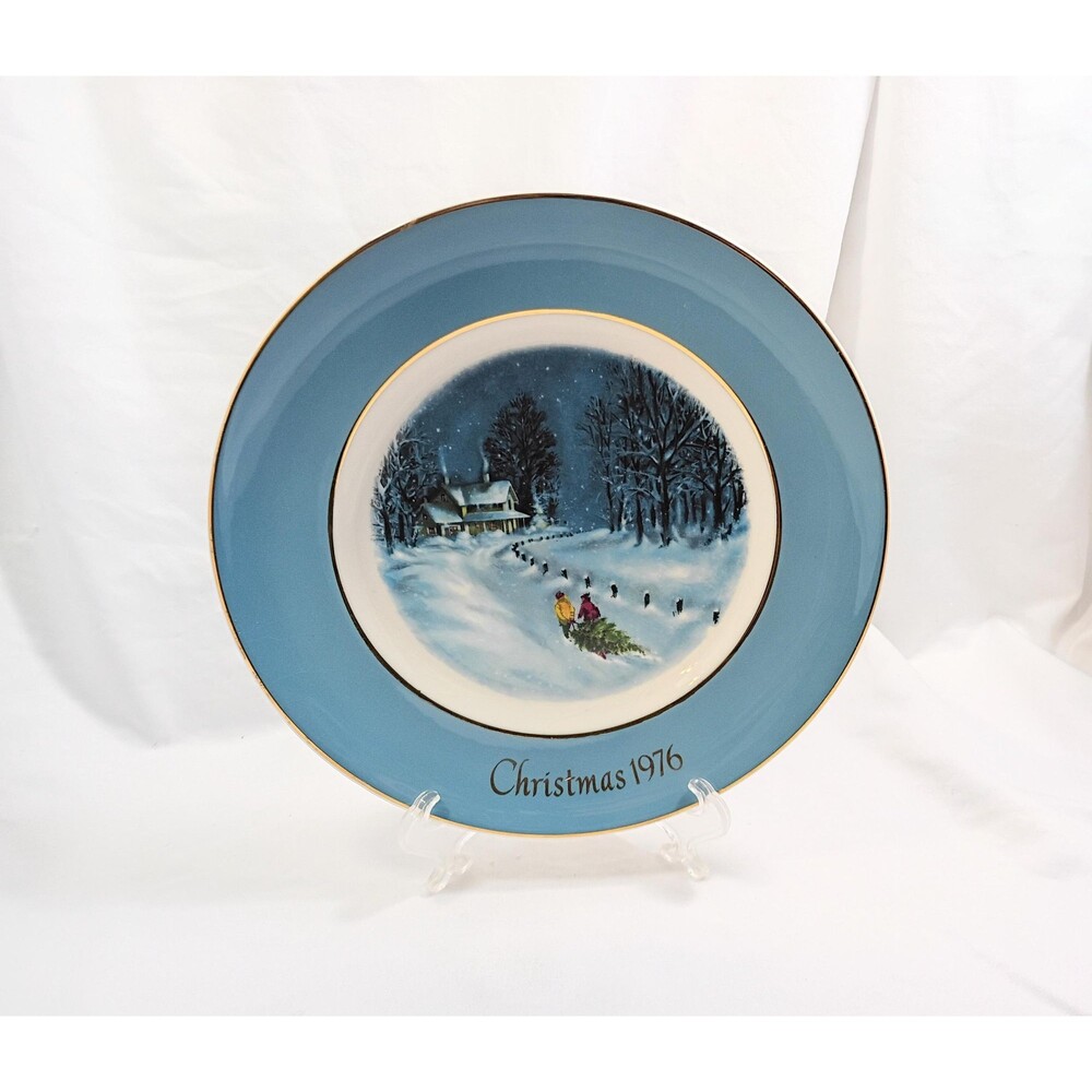 1976 Bringing Home the Tree Avon Christmas Plate